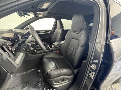 Used 2026 Porsche Cayenne E-Hybrid AWD/4WD image 5