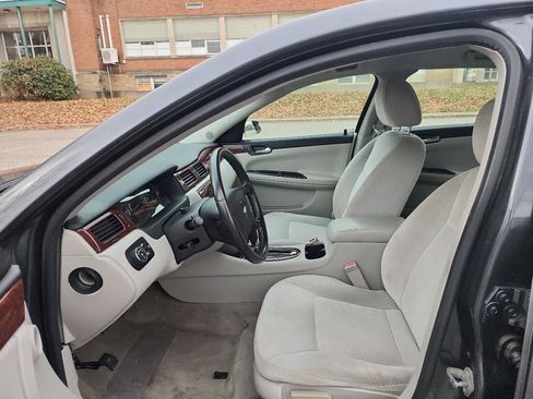 Used 2010 Chevrolet Impala LT FWD image 10