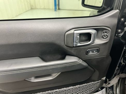 Used 2023 Jeep Wrangler Unlimited Sahara w/ Cold Weather Group AWD/4WD image 22