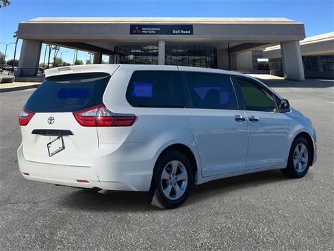Used 2016 Toyota Sienna L image 6
