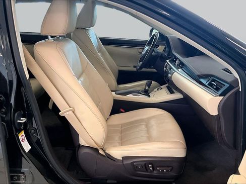 Used 2018 Lexus ES 350 w/ Luxury Package w/Wood Trim FWD image 8