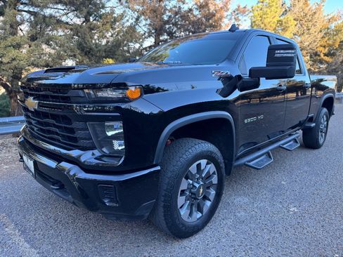 Used 2024 Chevrolet Silverado 2500 Custom w/ Custom Value Package image 1