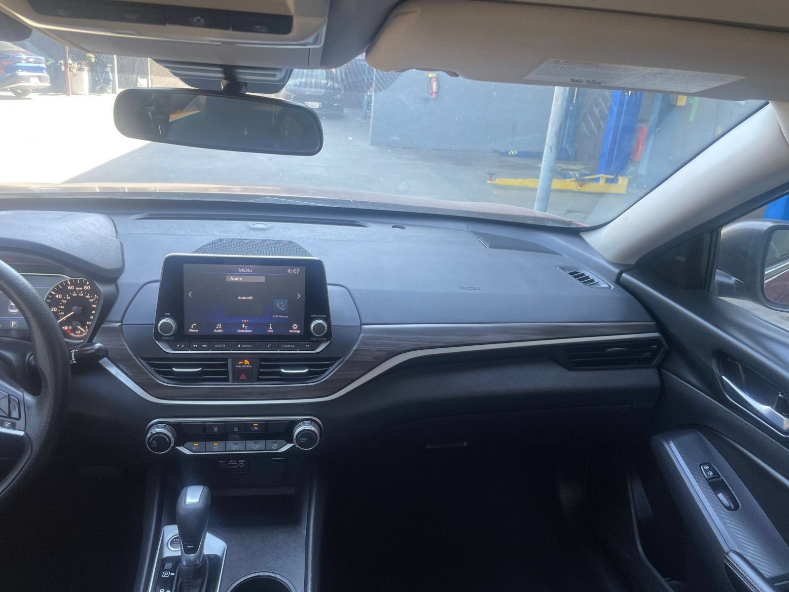 Used 2025 Nissan Altima 2.5 SV FWD image 34