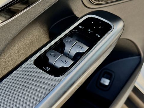 Used 2023 Mercedes-Benz GLC 300 image 25