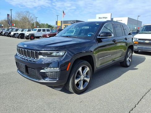 Used 2024 Jeep Grand Cherokee Limited image 9