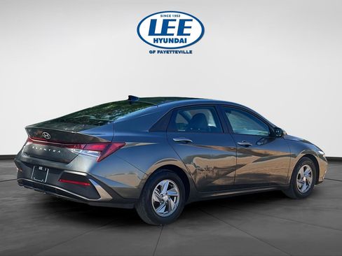 Certified 2024 Hyundai Elantra SE FWD image 7