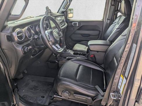 Used 2019 Jeep Wrangler Unlimited Sahara AWD/4WD image 15