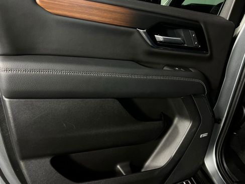 Used 2025 GMC Yukon XL Denali image 28