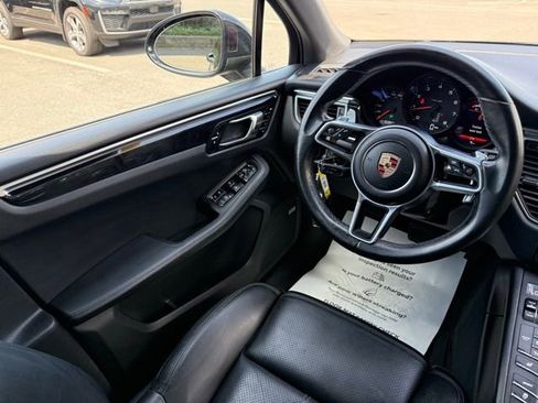 Used 2017 Porsche Macan AWD/4WD image 36