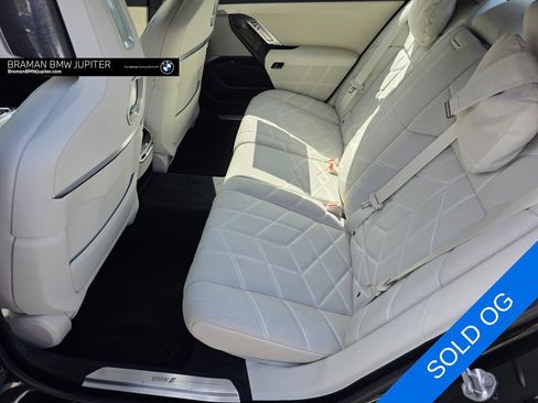 Used 2023 BMW i7 xDrive60 w/ Parking Assistance Package AWD/4WD image 13