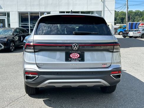 Used 2025 Volkswagen Taos SE AWD/4WD image 3