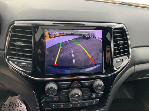 Used 2020 Jeep Grand Cherokee Altitude image 18