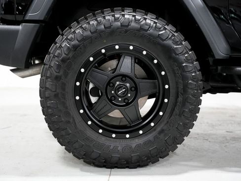 Used 2025 Jeep Wrangler Sport image 37