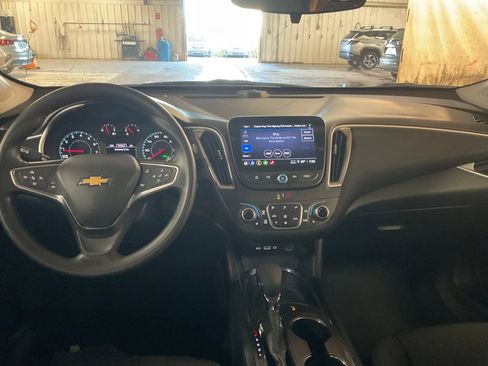Used 2025 Chevrolet Malibu LT FWD image 18