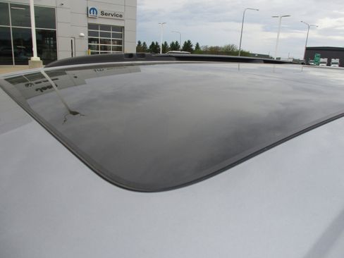 Used 2020 Chrysler Pacifica Touring-L Plus w/ Advanced Safetytec Group FWD image 7