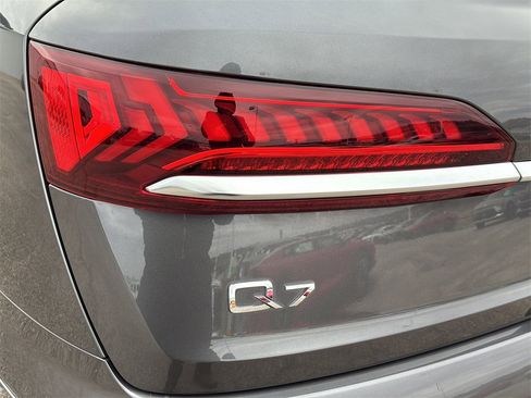 Used 2022 Audi Q7 3.0T Premium image 39