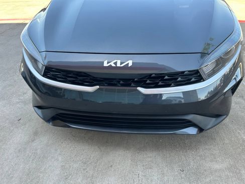 Used 2023 Kia Forte LXS w/ LXS Technology Package FWD image 2