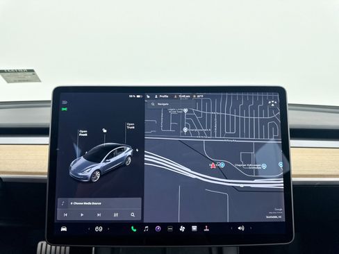 Used 2021 Tesla Model 3 Performance image 4