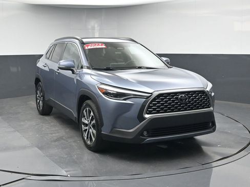 Used 2023 Toyota Corolla Cross XLE image 6