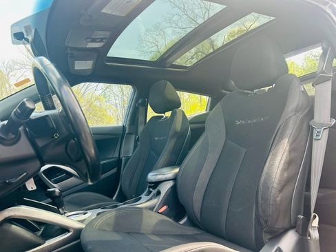 Used 2017 Hyundai Veloster FWD image 20