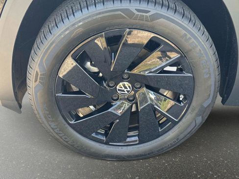 New 2026 Volkswagen Atlas SE image 4