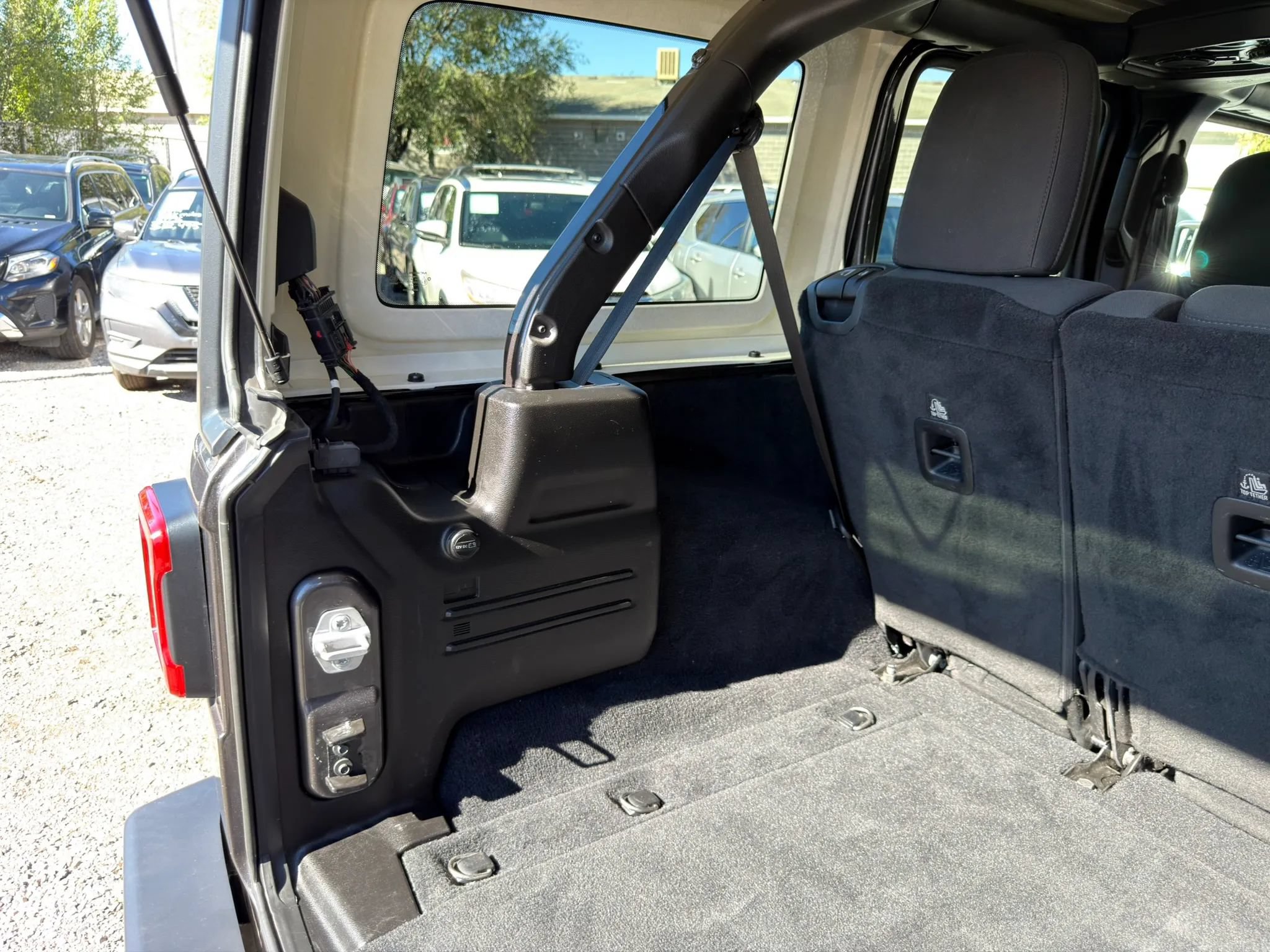 Used 2019 Jeep Wrangler Unlimited Sahara w/ Safety Group AWD/4WD image 22