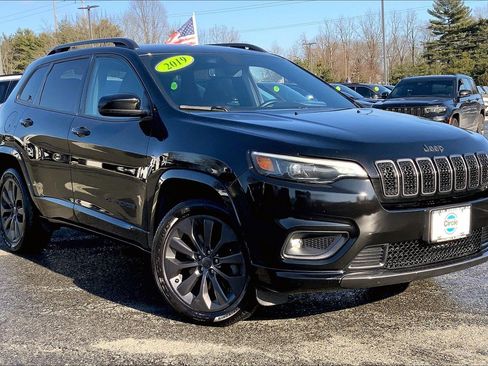 Used 2019 Jeep Cherokee High Altitude image 2