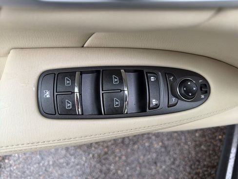 Used 2015 INFINITI Q70 3.7 RWD image 30