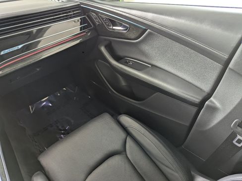 Used 2022 Audi Q8 Prestige image 11