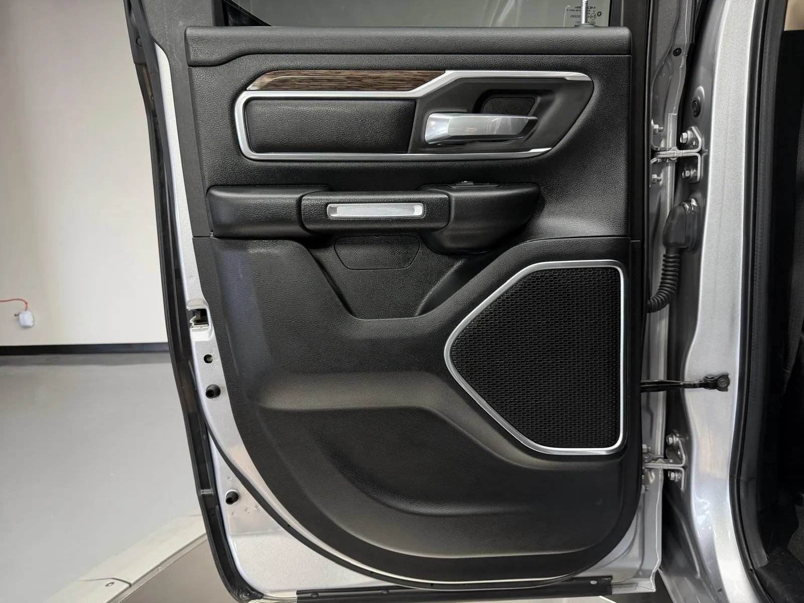 Used 2020 RAM 1500 Laramie AWD/4WD image 16