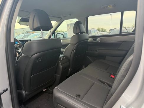 Used 2025 Hyundai Santa Fe SEL FWD image 6