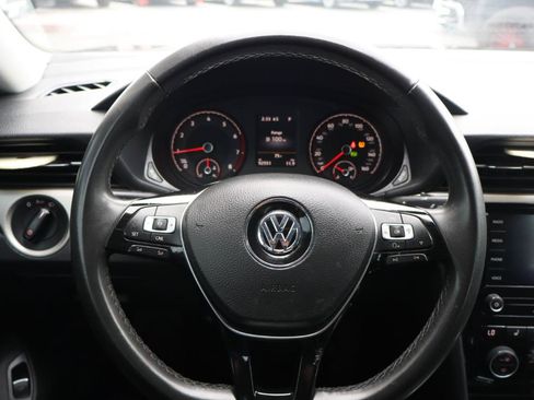 Used 2022 Volkswagen Passat 2.0T SE FWD image 17