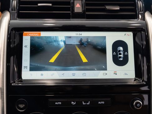Used 2018 Land Rover Discovery HSE Luxury AWD/4WD image 12