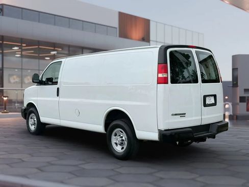 Used 2015 Chevrolet Express 2500 RWD image 4
