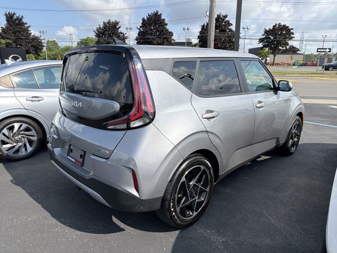 Used 2024 Kia Soul EX FWD image 7