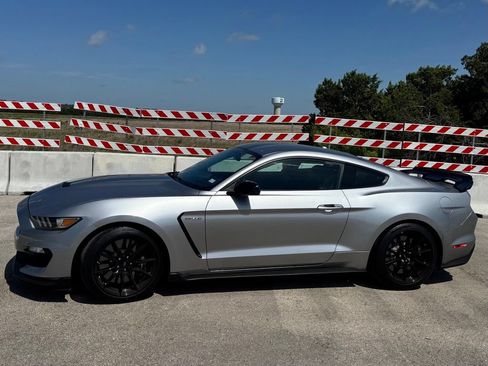 Used 2020 Ford Mustang Shelby GT350 w/ Technology Package RWD image 5