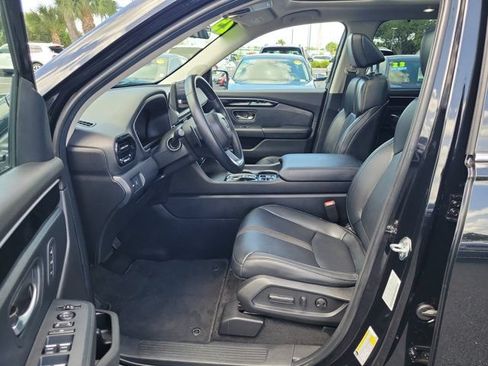 Certified 2025 Honda Pilot Touring image 15