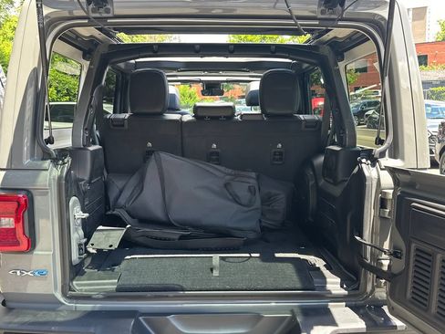 Used 2023 Jeep Wrangler Unlimited Sahara w/ Cold Weather Group AWD/4WD image 6