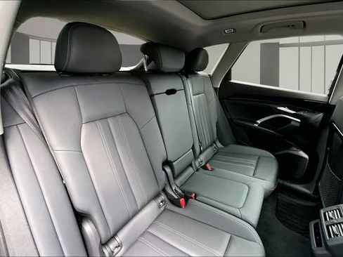 Used 2025 Audi Q5 Premium w/ Convenience Package AWD/4WD image 25