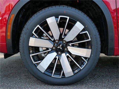 New 2025 Mitsubishi Outlander SEL image 3