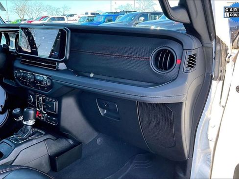 Used 2024 Jeep Gladiator Rubicon w/ Convenience Group image 13