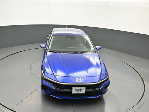 Used 2025 Hyundai Elantra SE FWD image 33