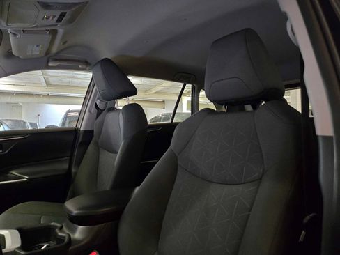Used 2025 Toyota RAV4 XLE AWD/4WD image 20