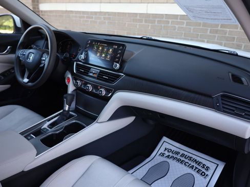 Used 2018 Honda Accord EX image 30