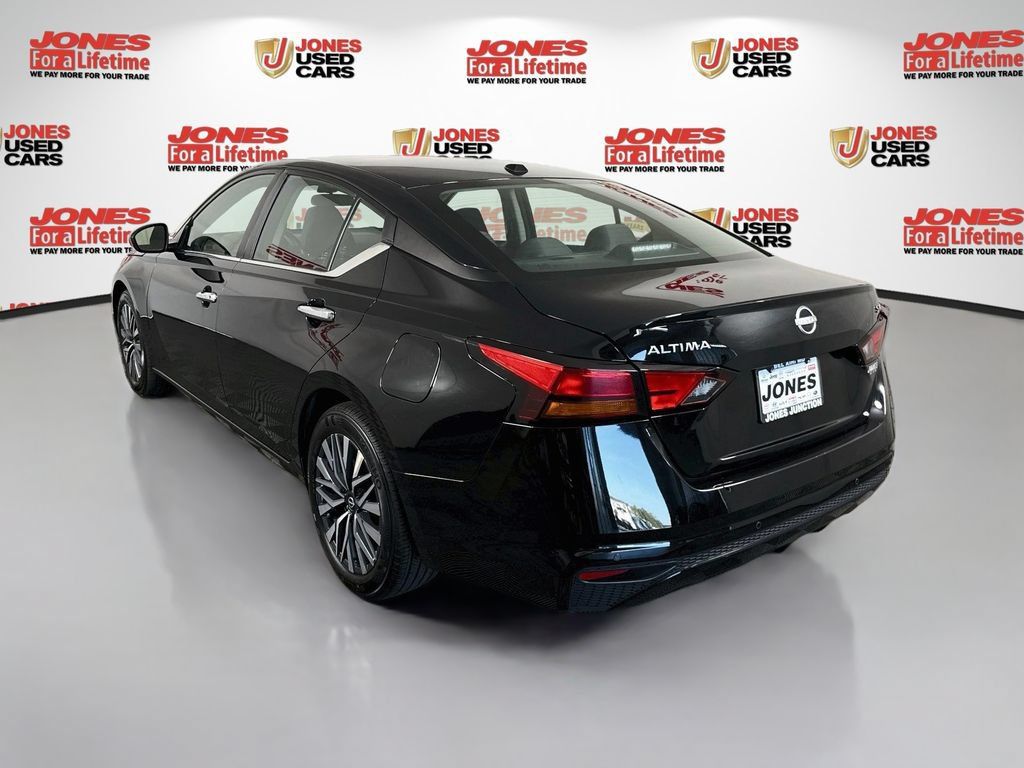 Certified 2024 Nissan Altima 2.5 SV FWD image 2