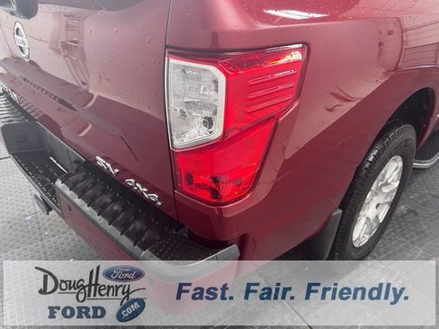 Used 2017 Nissan Titan SV image 13