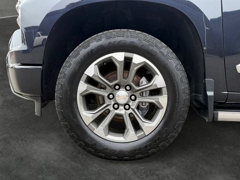 Used 2022 Chevrolet Silverado 1500 High Country w/ Z71 Off-Road Package AWD/4WD image 4