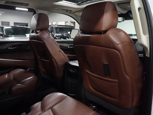 Used 2018 Cadillac Escalade ESV Premium Luxury AWD/4WD image 27