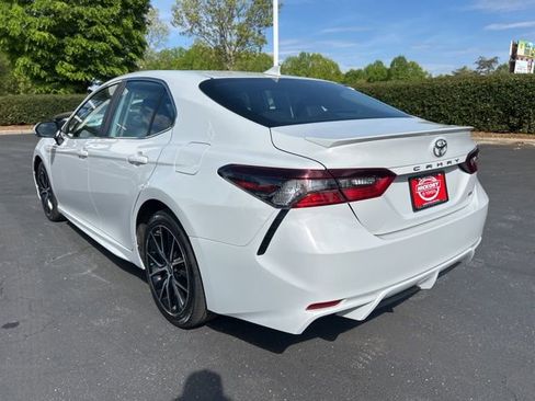 Used 2024 Toyota Camry SE FWD image 9