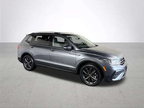 Used 2023 Volkswagen Tiguan SE FWD image 5